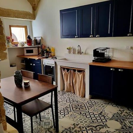 Appartement T2 Duplex "Chez Evelyne" à Remoulins Extérieur photo
