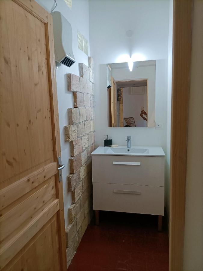 Appartement T2 Duplex "Chez Evelyne" à Remoulins Extérieur photo