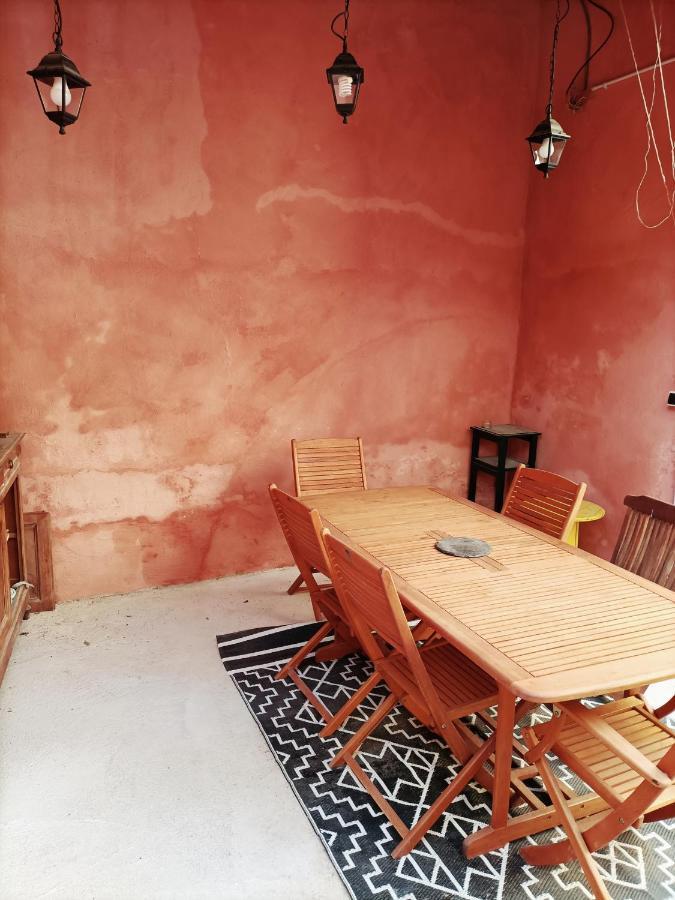 Appartement T2 Duplex "Chez Evelyne" à Remoulins Extérieur photo