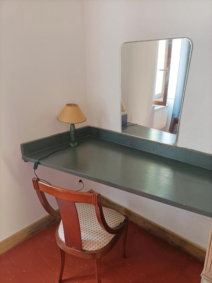 Appartement T2 Duplex "Chez Evelyne" à Remoulins Extérieur photo