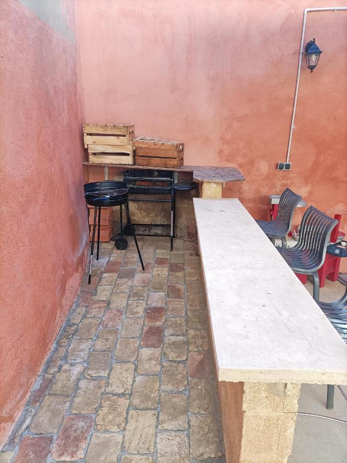 Appartement T2 Duplex "Chez Evelyne" à Remoulins Extérieur photo