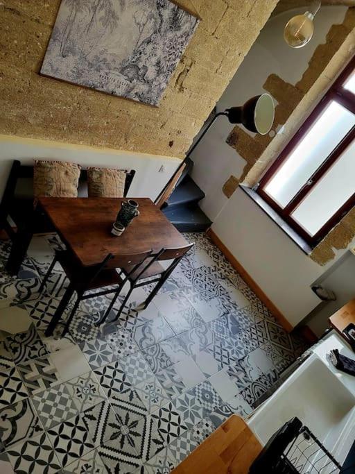 Appartement T2 Duplex "Chez Evelyne" à Remoulins Extérieur photo