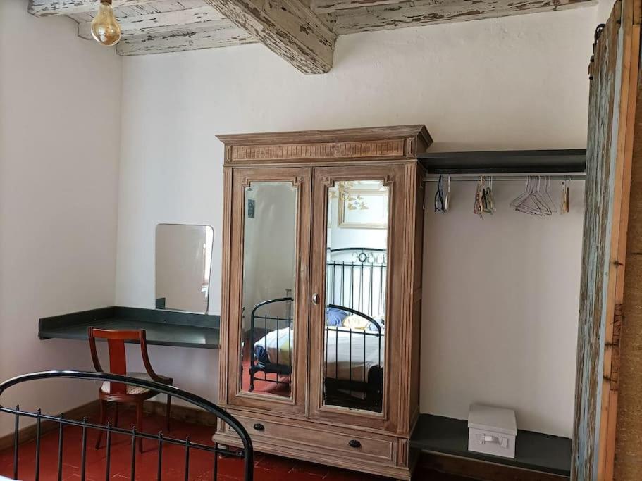 Appartement T2 Duplex "Chez Evelyne" à Remoulins Extérieur photo