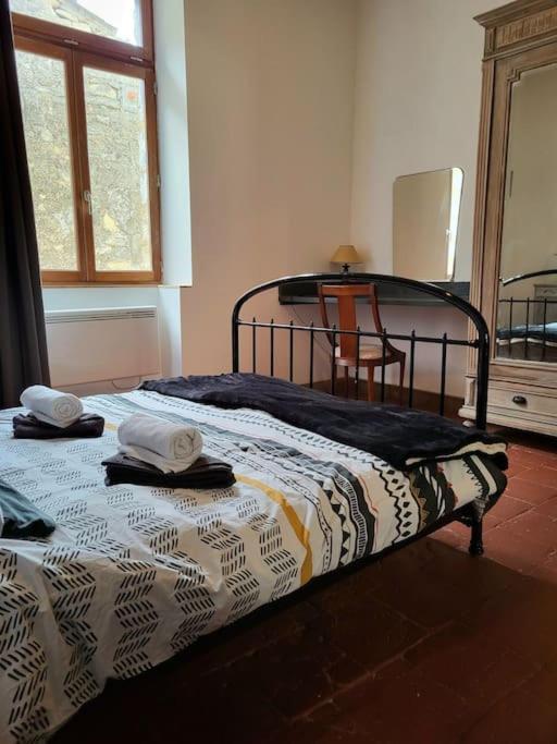 Appartement T2 Duplex "Chez Evelyne" à Remoulins Extérieur photo