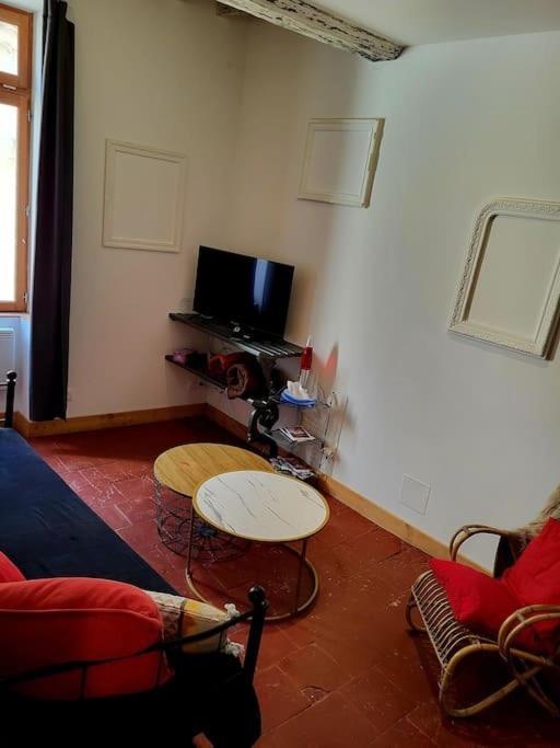 Appartement T2 Duplex "Chez Evelyne" à Remoulins Extérieur photo