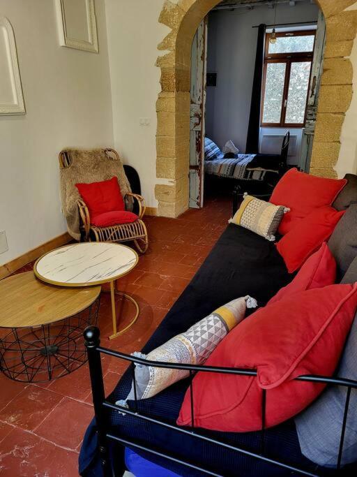 Appartement T2 Duplex "Chez Evelyne" à Remoulins Extérieur photo