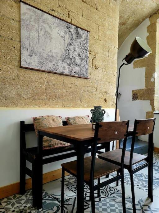 Appartement T2 Duplex "Chez Evelyne" à Remoulins Extérieur photo