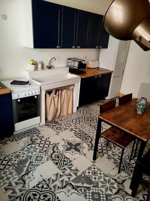 Appartement T2 Duplex "Chez Evelyne" à Remoulins Extérieur photo