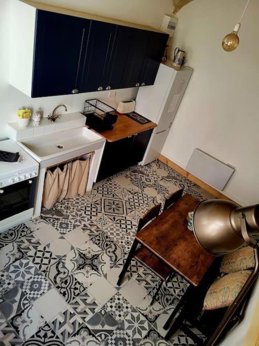 Appartement T2 Duplex "Chez Evelyne" à Remoulins Extérieur photo