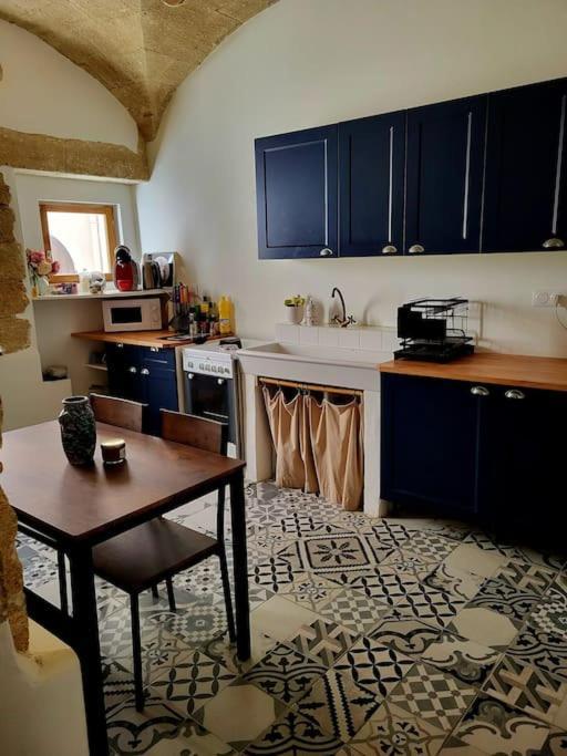 Appartement T2 Duplex "Chez Evelyne" à Remoulins Extérieur photo