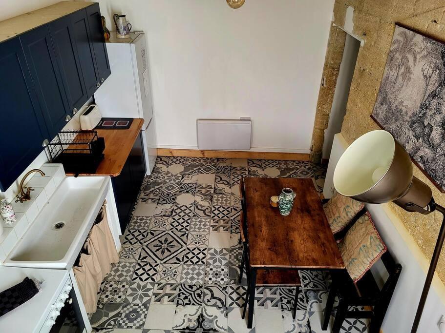 Appartement T2 Duplex "Chez Evelyne" à Remoulins Extérieur photo